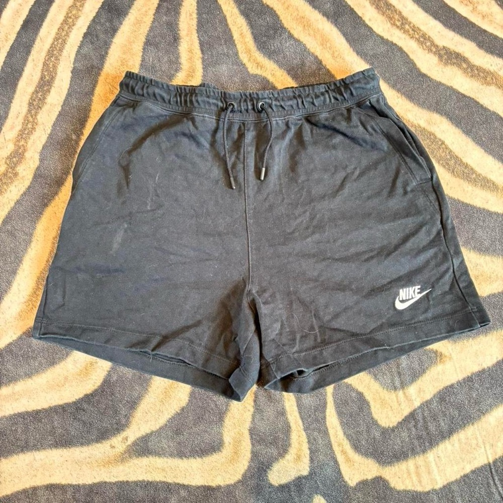 ☆ black Nike shorts🗣️